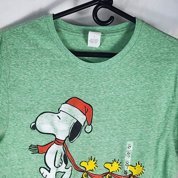 Peanuts Snoopy Sharing a Red Scarf with Woodstocks Green Cotton Poly Tee Size S - Picture 2 of 16